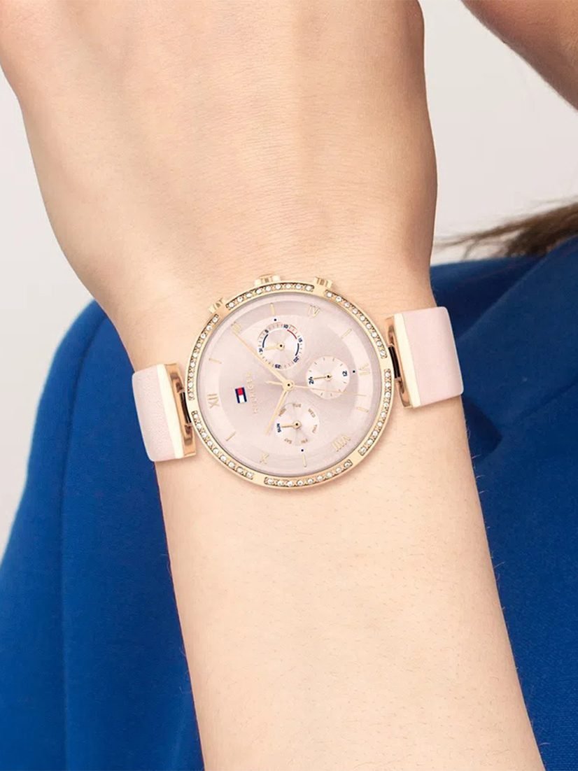 Montre Femme TOMMY HILFIGER – Chic et authentique – Originale Idée Cadeau pour toutes les occasions à Casablanca, Rabat et partout au Maroc – Montres de Luxe Montre Femme TOMMY HILFIGER – Chic et authentique – Image 2