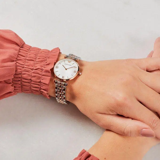 Montre Femme Emporio Armani Ar1683 – Élégance au poignet – Originale Idée Cadeau pour toutes les occasions à Casablanca, Rabat et partout au Maroc – Montres de Luxe Montre Femme Emporio Armani Ar1683 – Élégance au poignet – Image 3