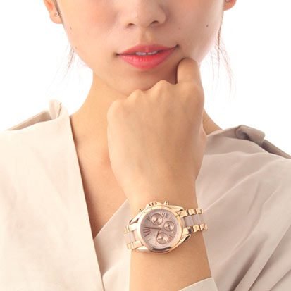 Montre Femme Michael Kors Mk6066 – Élégance discrète au poignet – Originale Idée Cadeau pour toutes les occasions à Casablanca, Rabat et partout au Maroc – Montres de Luxe Montre Femme Michael Kors Mk6066 – Élégance discrète au poignet – Image 4