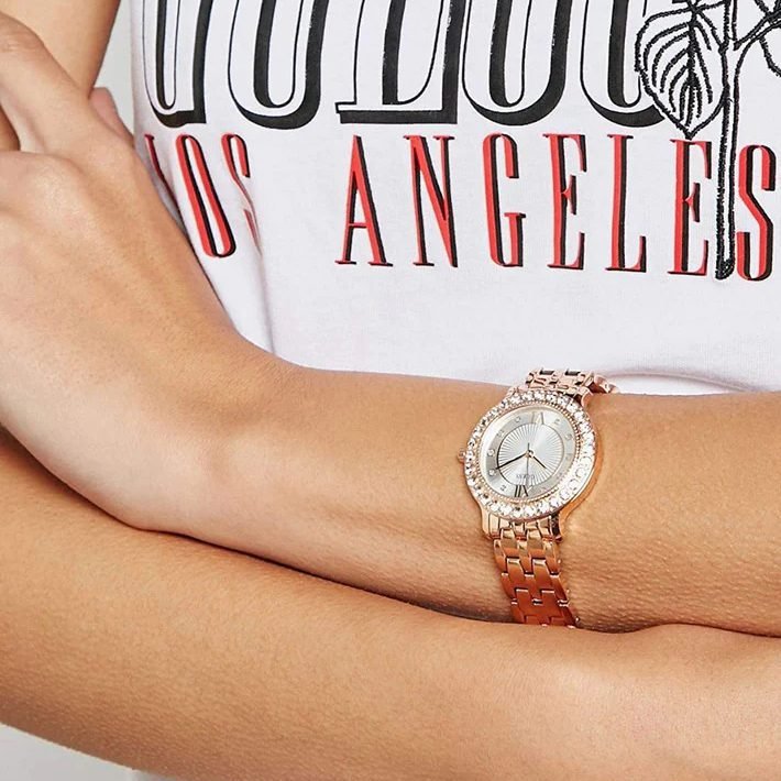 Montre Femme Guess – Finesse et précision – Originale Idée Cadeau pour toutes les occasions à Casablanca, Rabat et partout au Maroc – Montres de Luxe Montre Femme Guess – Finesse et précision – Image 4