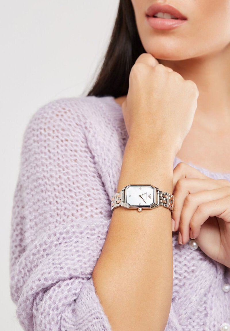 Montre Femme Emporio Armani Ar11146 – Qualité supérieure femme – Originale Idée Cadeau pour toutes les occasions à Casablanca, Rabat et partout au Maroc – Montres de Luxe Montre Femme Emporio Armani Ar11146 – Qualité supérieure femme – Image 4