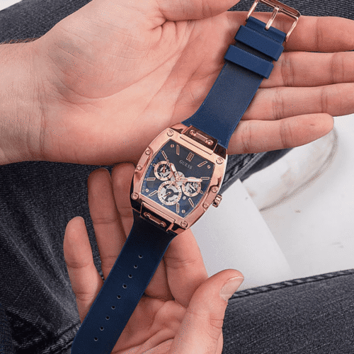 Montre Homme Guess Gw0202G4 – style épuré de caractère – Originale Idée Cadeau pour toutes les occasions à Casablanca, Rabat et partout au Maroc – Montres de Luxe Montre Homme Guess Gw0202G4 – style épuré de caractère Originale au Maroc | Livraison à Casablanca, Rabat, Fès – Montres de Luxe