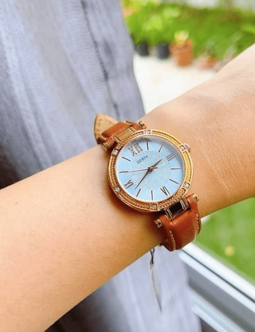 Montre Femme Guess – Montre pratique chic – Originale Idée Cadeau pour toutes les occasions à Casablanca, Rabat et partout au Maroc – Montres de Luxe Montre Femme Guess – Montre pratique chic – Image 2