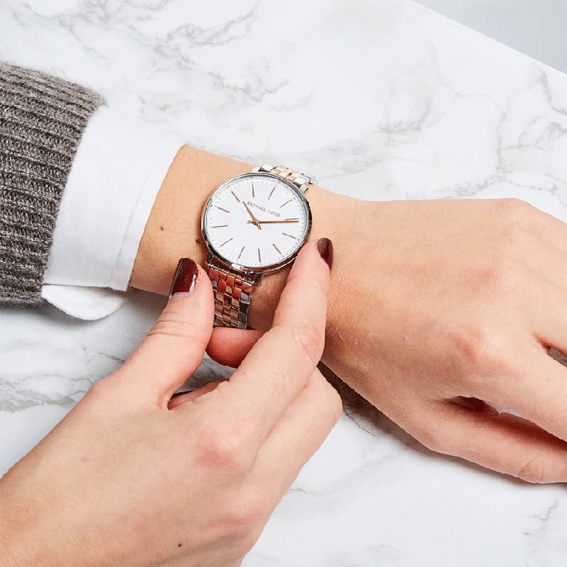 Montre Femme Michael Kors Mk3901 – Montre luxe certifiée – Originale Idée Cadeau pour toutes les occasions à Casablanca, Rabat et partout au Maroc – Montres de Luxe Montre Femme Michael Kors Mk3901 – Montre luxe certifiée – Image 2