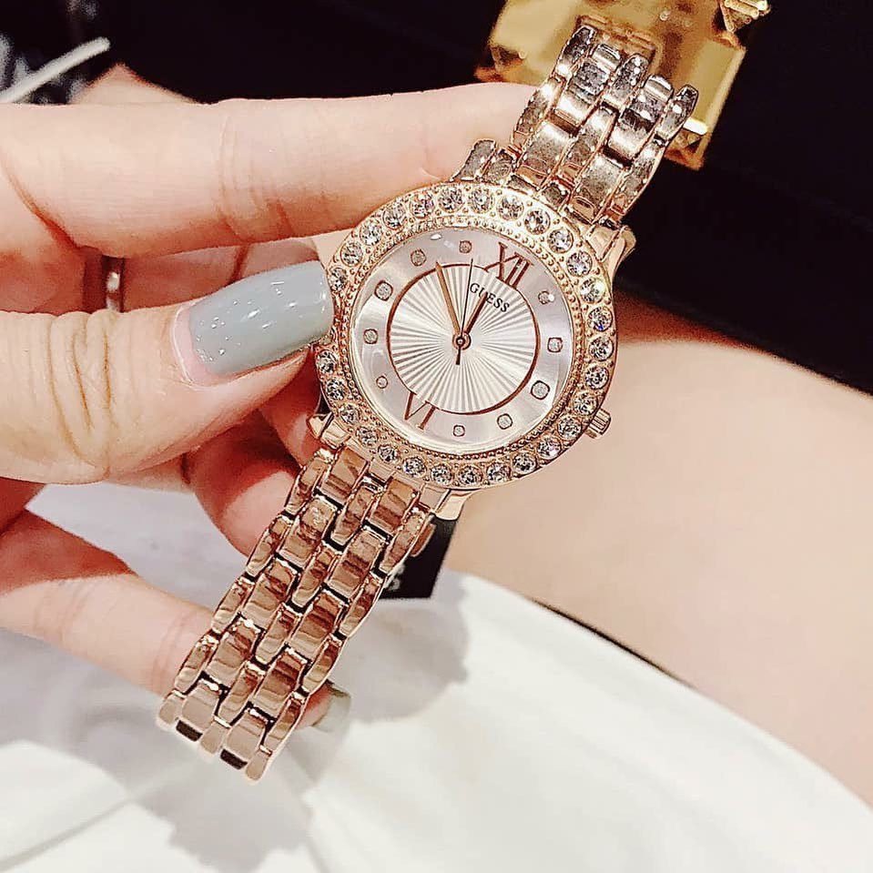 Montre Femme Guess – Finesse et précision – Originale Idée Cadeau pour toutes les occasions à Casablanca, Rabat et partout au Maroc – Montres de Luxe Montre Femme Guess – Finesse et précision – Image 3