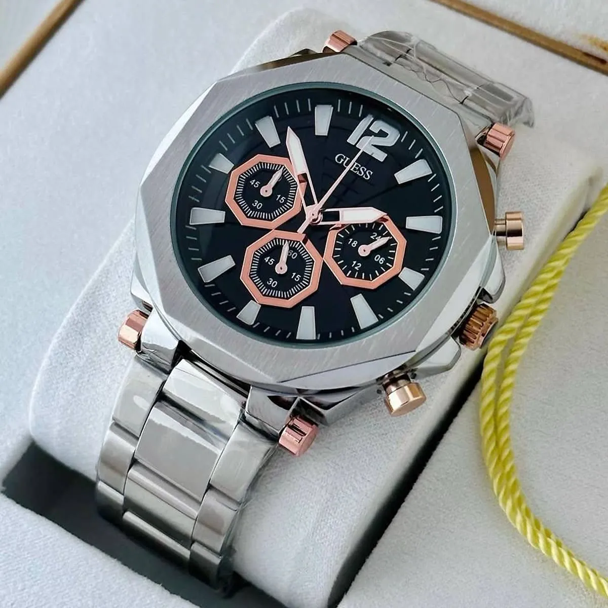 Montre Homme Guess Gw0539G1 – savoir-faire affirmé à découvrir – Originale Idée Cadeau pour toutes les occasions à Casablanca, Rabat et partout au Maroc – Montres de Luxe Montre Homme Guess Gw0539G1 – savoir-faire affirmé à découvrir – Image 2