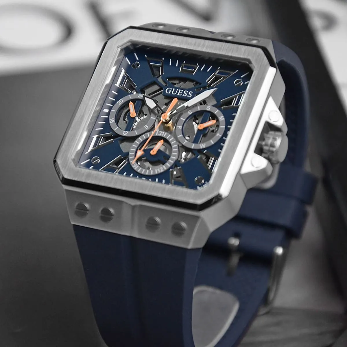 Montre Homme Guess – signature masculin d’allure – Originale Idée Cadeau pour toutes les occasions à Casablanca, Rabat et partout au Maroc – Montres de Luxe Montre Homme Guess – signature masculin d’allure – Image 3