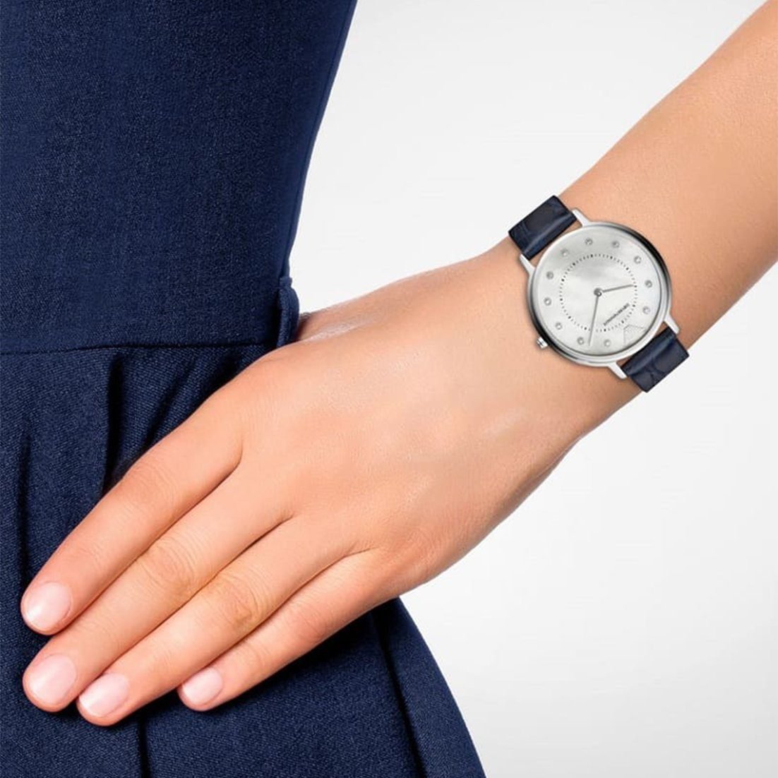 Montre Femme EMPORIO ARMANI AR11095 – essence luxueuse – Originale Idée Cadeau pour toutes les occasions à Casablanca, Rabat et partout au Maroc – Montres de Luxe Montre Femme EMPORIO ARMANI AR11095 – essence luxueuse – Image 2