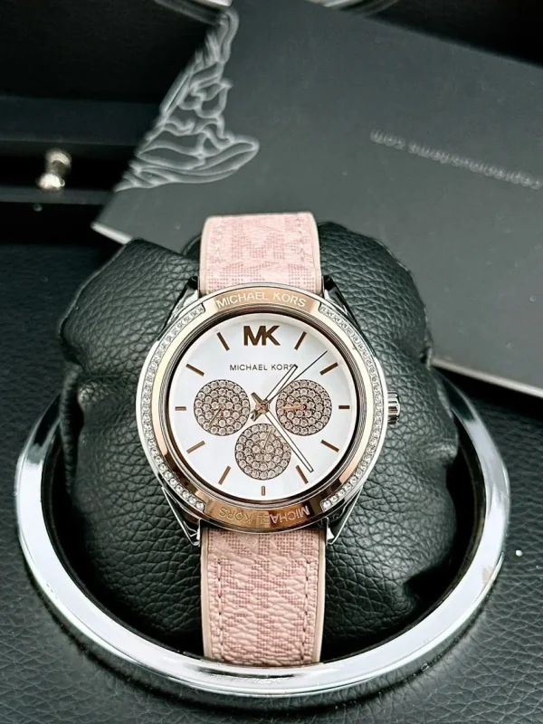 Montre Femme MICHAEL KORS MK7206 – style lumineux – Originale Idée Cadeau pour toutes les occasions à Casablanca, Rabat et partout au Maroc – Montres de Luxe Montre Femme MICHAEL KORS MK7206 – style lumineux – Image 2